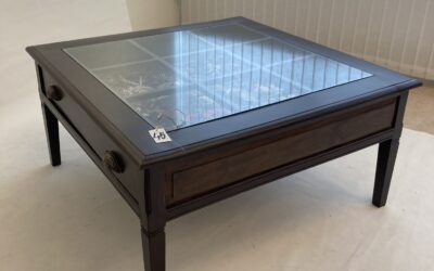 Tittskåpsbord med låda 3.800 kr